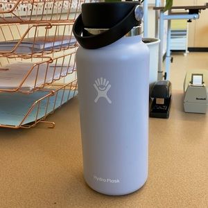 Lightly used 32 oz hydroflask